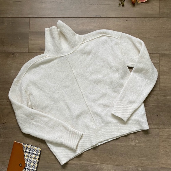 Banana Republic Turtleneck Sweater - Picture 1 of 7